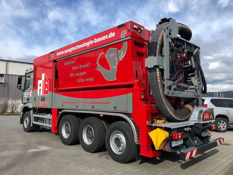 Saugtechnologie auf LKW im Hof bei Andreas Bauer GmbH, Mitterkirchen